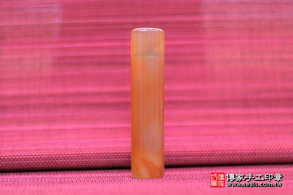 全手工噴砂印章：染色紅瑪瑙臍帶印章實際成品、印章作品分享、染色紅瑪瑙印章材質介紹。（臍帶印章、肚臍章、肚臍印章，臍帶印章，一圓一方）傳家手工印章桃園店。2020.03.27 照片2