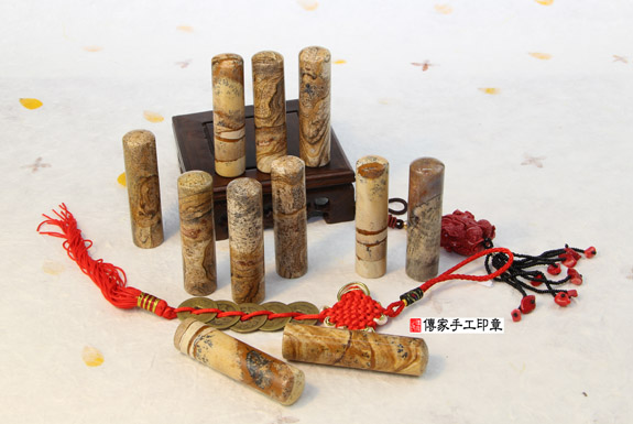 半手工噴砂印章：圖畫石臍帶章實際成品、印章作品分享、圖畫石印章材質介紹。（臍帶印章、肚臍章、肚臍印章，一圓一方）傳家手工印章高雄店。2020.04.04，照片3