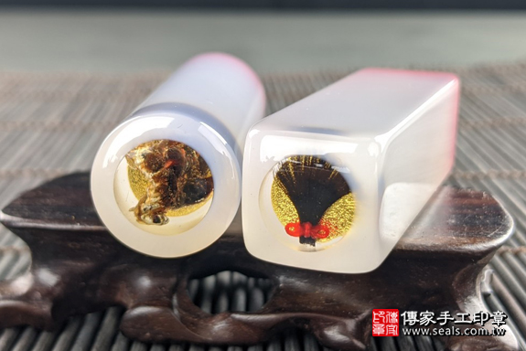 半手工噴砂印章：白瑪瑙臍髮雙章實際成品、印章作品分享、白瑪瑙印章材質介紹。（臍帶印章、肚臍章、肚臍印章，一圓一方）傳家手工印章高雄店。2020.03.15，照片5