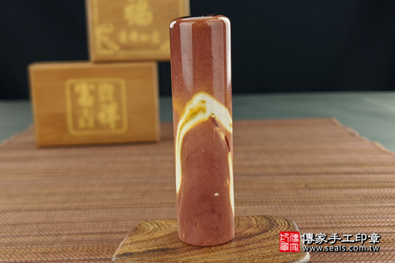 全手工噴砂印章：三彩蛋黃石臍帶章實際成品、印章作品分享、三彩蛋黃石印章材質介紹。（臍帶印章、肚臍章、肚臍印章，一圓一方）傳家手工印章高雄店。2020.03.14，照片1