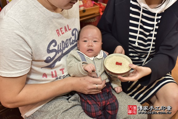 剃胎毛、滿月剃頭、嬰兒剃頭、嬰兒理髮、嬰兒剃髮、嬰兒剃胎毛、嬰兒滿月剃頭、寶寶剃頭、剃胎毛儀式、剃胎毛吉祥話、滿月剃頭儀式、滿月剃頭吉祥話、寶寶剃胎毛、寶寶滿月剃頭理髮、 新北市永和區剃胎毛、新北市永和區滿月剃頭、新北市永和區嬰兒剃頭剃胎毛、新北市永和區嬰兒理髮、新北市嬰兒剃髮、 康寶寶(新北市永和區嬰兒寶寶滿月剃頭理髮、嬰兒剃胎毛儀式吉祥話)。中國風會場，爸媽寶貝穿「日中韓」古裝禮服。專業拍照、DVD光碟、證書。★購買「臍帶章、肚臍章、胎毛筆刷印章」贈送：剃頭、收涎、抓周，三選一。2020.02.22照片11