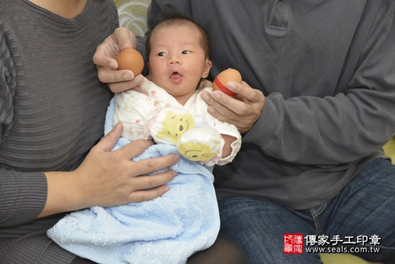 剃胎毛、滿月剃頭、嬰兒剃頭、嬰兒理髮、嬰兒剃髮、嬰兒剃胎毛、嬰兒滿月剃頭、寶寶剃頭、剃胎毛儀式、剃胎毛吉祥話、滿月剃頭儀式、滿月剃頭吉祥話、寶寶剃胎毛、寶寶滿月剃頭理髮、 新北市三重區剃胎毛、新北市三重區滿月剃頭、新北市三重區嬰兒剃頭剃胎毛、新北市三重區嬰兒理髮、新北市嬰兒剃髮、 巫寶寶(新北市三重區到府嬰兒寶寶滿月剃頭理髮、到府嬰兒剃胎毛儀式吉祥話)。到府剃頭剃胎毛主持、專業拍照、DVD光碟、證書。★購買「臍帶章、肚臍章、胎毛筆刷印章」贈送：剃頭、收涎、抓周，三選一。2020.02.27照片7