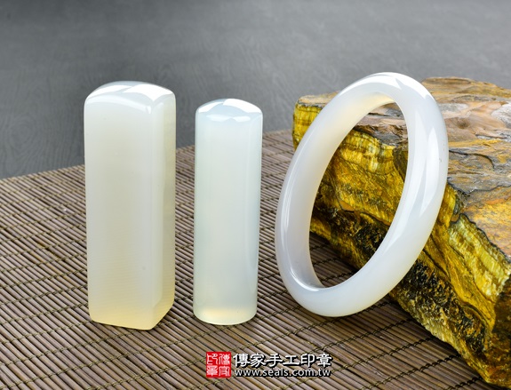 全手工噴砂印章：白瑪瑙開運印章實際成品、印章作品分享、白瑪瑙印章材質介紹。傳家印章台北店。照片3