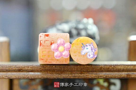 全手工噴砂印章：新疆黃玉臍帶章實際成品、印章作品分享、新疆黃玉印章材質介紹。（臍帶印章、肚臍章、肚臍印章，胎毛印章，一圓一方）傳家手工印章新竹店2020.04.15圖片4