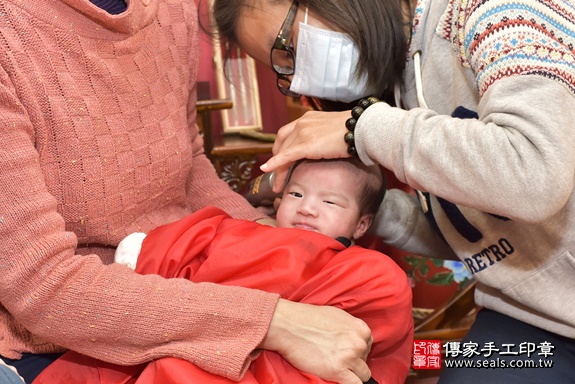 剃胎毛、滿月剃頭、嬰兒剃頭、嬰兒理髮、嬰兒剃髮、嬰兒剃胎毛、嬰兒滿月剃頭、寶寶剃頭、剃胎毛儀式、剃胎毛吉祥話、滿月剃頭儀式、滿月剃頭吉祥話、寶寶剃胎毛、寶寶滿月剃頭理髮、 新北市永和區剃胎毛、新北市永和區滿月剃頭、新北市永和區嬰兒剃頭剃胎毛、新北市永和區嬰兒理髮、新北市嬰兒剃髮、 郭寶寶(新北市永和區嬰兒寶寶滿月剃頭理髮、嬰兒剃胎毛儀式吉祥話)。中國風會場，爸媽寶貝穿「日中韓」古裝禮服。專業拍照、DVD光碟、證書。★購買「臍帶章、肚臍章、胎毛筆刷印章」贈送：剃頭、收涎、抓周，三選一。2020.03.15照片29