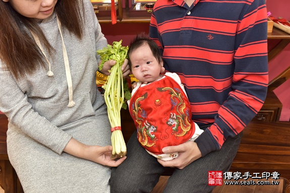 剃胎毛、滿月剃頭、嬰兒剃頭、嬰兒理髮、嬰兒剃髮、嬰兒剃胎毛、嬰兒滿月剃頭、寶寶剃頭、剃胎毛儀式、剃胎毛吉祥話、滿月剃頭儀式、滿月剃頭吉祥話、寶寶剃胎毛、寶寶滿月剃頭理髮、 新北市永和區剃胎毛、新北市永和區滿月剃頭、新北市永和區嬰兒剃頭剃胎毛、新北市永和區嬰兒理髮、新北市嬰兒剃髮、 周寶寶(新北市永和區嬰兒寶寶滿月剃頭理髮、嬰兒剃胎毛儀式吉祥話)。中國風會場，爸媽寶貝穿「日中韓」古裝禮服。專業拍照、DVD光碟、證書。★購買「臍帶章、肚臍章、胎毛筆刷印章」贈送：剃頭、收涎、抓周，三選一。2020.03.18照片18