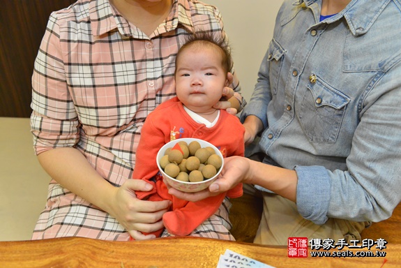 剃胎毛、滿月剃頭、嬰兒剃頭、嬰兒理髮、嬰兒剃髮、嬰兒剃胎毛、嬰兒滿月剃頭、寶寶剃頭、剃胎毛儀式、剃胎毛吉祥話、滿月剃頭儀式、滿月剃頭吉祥話、寶寶剃胎毛、寶寶滿月剃頭理髮、 新北市土城區剃胎毛、新北市土城區滿月剃頭、新北市土城區嬰兒剃頭剃胎毛、新北市土城區嬰兒理髮、新北市嬰兒剃髮、 梁寶寶(新北市土城區到府嬰兒寶寶滿月剃頭理髮、到府嬰兒剃胎毛儀式吉祥話)。到府剃頭剃胎毛主持、專業拍照、DVD光碟、證書。★購買「臍帶章、肚臍章、胎毛筆刷印章」贈送：剃頭、收涎、抓周，三選一。2020.03.24照片17