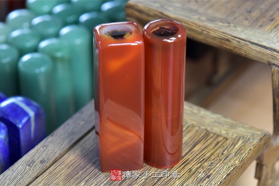 全手工噴砂印章：紅瑪瑙臍帶章實際成品、印章作品分享、紅瑪瑙印章材質介紹。（臍帶印章、肚臍章、肚臍印章，胎毛印章，一圓一方）傳家手工印章新竹店2020.04.28圖片1