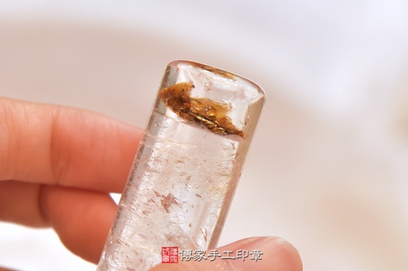 半手工噴砂印章：白水晶臍帶章實際成品、印章作品分享、白水晶印章材質介紹。（臍帶印章、肚臍章、肚臍印章，胎毛印章，一圓一方）傳家手工印章新竹店2020.05.03圖片3