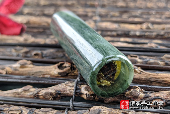 全手工噴砂印章：綠髮彩玉臍帶章實際成品、印章作品分享、綠髮彩玉印章材質介紹。（臍帶印章、肚臍章、肚臍印章，一圓一方）傳家手工印章高雄店。2020.05.05，照片6