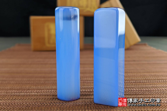 半手工噴砂印章：藍瑪瑙臍髮雙章實際成品、印章作品分享、藍瑪瑙印章材質介紹。（臍帶印章、肚臍章、肚臍印章，一圓一方）傳家手工印章高雄店。2020.05.14，照片6