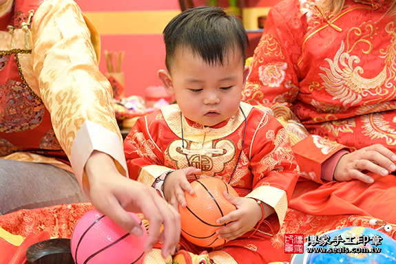 桃園市八德區陳寶寶古禮抓周祝福活動:寶寶特寫照。桃園店抓周。照片18