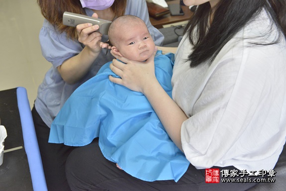 剃胎毛、滿月剃頭、嬰兒剃頭、嬰兒理髮、嬰兒剃髮、嬰兒剃胎毛、嬰兒滿月剃頭、寶寶剃頭、剃胎毛儀式、剃胎毛吉祥話、滿月剃頭儀式、滿月剃頭吉祥話、寶寶剃胎毛、寶寶滿月剃頭理髮、 新北市三峽區剃胎毛、新北市三峽區滿月剃頭、新北市三峽區嬰兒剃頭剃胎毛、新北市三峽區嬰兒理髮、新北市嬰兒剃髮、 李寶寶(新北市三峽區到府嬰兒寶寶滿月剃頭理髮、到府嬰兒剃胎毛儀式吉祥話)。到府剃頭剃胎毛主持、專業拍照、DVD光碟、證書。★購買「臍帶章、肚臍章、胎毛筆刷印章」贈送：剃頭、收涎、抓周，三選一。2020.05.01照片36