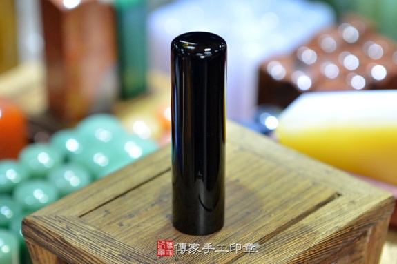 半手工噴砂印章：黑瑪瑙臍帶章實際成品、印章作品分享、黑瑪瑙印章材質介紹。（臍帶印章、肚臍章、肚臍印章，胎毛印章，一圓一方）傳家手工印章新竹店2020.05.21