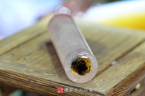 半手工噴砂印章：粉晶臍帶章實際成品、印章作品分享、粉晶印章材質介紹。（臍帶印章、肚臍章、肚臍印章，胎毛印章，一圓一方）傳家手工印章新竹店2020.05.23