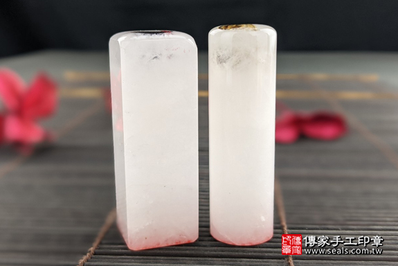 半手工噴砂印章：新疆白玉臍髮雙章實際成品、印章作品分享、新疆白玉印章材質介紹。（臍帶印章、肚臍章、肚臍印章，一圓一方）傳家手工印章高雄店。2020.06.04，照片5