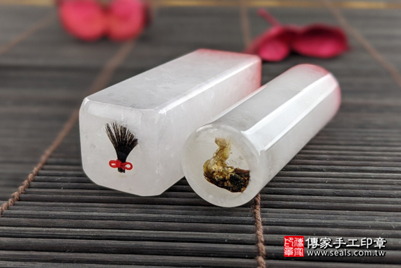 半手工噴砂印章：新疆白玉臍髮雙章實際成品、印章作品分享、新疆白玉印章材質介紹。（臍帶印章、肚臍章、肚臍印章，一圓一方）傳家手工印章高雄店。2020.06.04，照片6