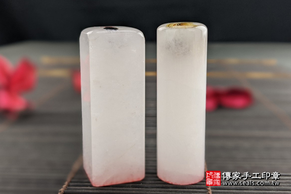 半手工噴砂印章：新疆白玉臍髮雙章實際成品、印章作品分享、新疆白玉印章材質介紹。（臍帶印章、肚臍章、肚臍印章，一圓一方）傳家手工印章高雄店。2020.06.04，照片9