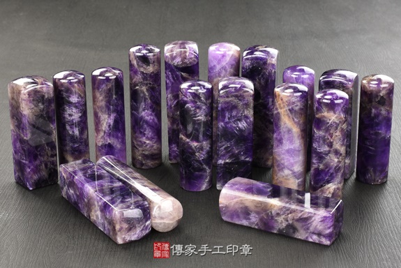 半手工噴砂印章：紫水晶臍帶章實際成品、印章作品分享、紫水晶印章材質介紹。（臍帶印章、肚臍章、肚臍印章，一圓一方）傳家手工印章高雄店。2020.06.05，照片3