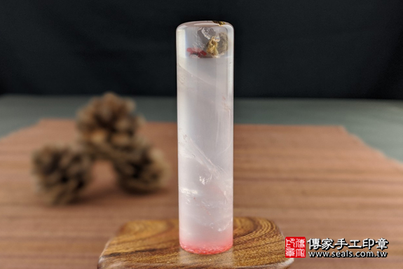 全手工噴砂印章：冰種粉晶臍髮章實際成品、印章作品分享、冰種粉晶印章材質介紹。（臍帶印章、肚臍章、肚臍印章，一圓一方）傳家手工印章高雄店。2020.06.02，照片1