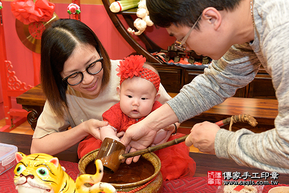 桃園市八德區林寶寶收涎祝福活動:寶寶淨手儀式：寶寶淨手象徵洗淨，把不好的去掉，洗滌身心靈，桃園店收涎。照片6