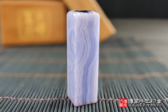 半手工噴砂印章：藍紋玉臍髮章實際成品、印章作品分享、藍紋玉印章材質介紹。（臍帶印章、肚臍章、肚臍印章，一圓一方）傳家手工印章高雄店。2020.06.14照片4