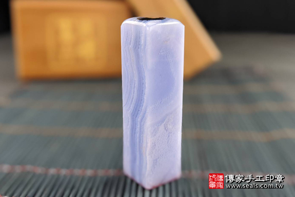 半手工噴砂印章：藍紋玉臍髮章實際成品、印章作品分享、藍紋玉印章材質介紹。（臍帶印章、肚臍章、肚臍印章，一圓一方）傳家手工印章高雄店。2020.06.14照片5