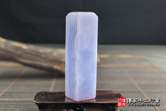 半手工噴砂印章：藍紋玉臍帶章實際成品、印章作品分享、藍紋玉印章材質介紹。（臍帶印章、肚臍章、肚臍印章，一圓一方）傳家手工印章高雄店。2020.07.05，照片4