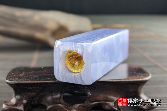 半手工噴砂印章：藍紋玉臍帶章實際成品、印章作品分享、藍紋玉印章材質介紹。（臍帶印章、肚臍章、肚臍印章，一圓一方）傳家手工印章高雄店。2020.07.05，照片7