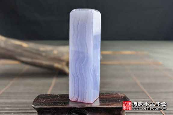 半手工噴砂印章：藍紋玉臍帶章實際成品、印章作品分享、藍紋玉印章材質介紹。（臍帶印章、肚臍章、肚臍印章，一圓一方）傳家手工印章高雄店。2020.07.05，照片6