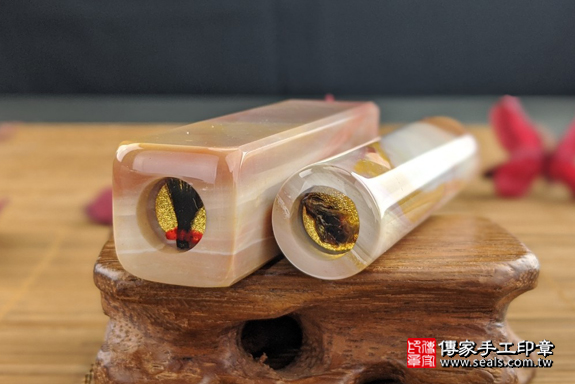 全手工噴砂印章：彩虹瑪瑙臍髮雙章實際成品、印章作品分享、彩虹瑪瑙印章材質介紹。（臍帶印章、肚臍章、肚臍印章，一圓一方）傳家手工印章高雄店。2020.07.10，照片7