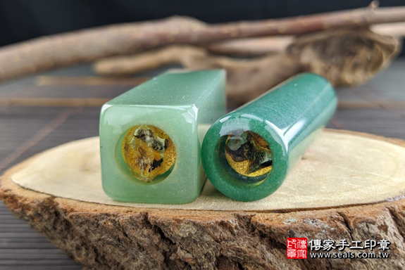 半手工噴砂印章：手鐲料東菱玉臍帶章實際成品、印章作品分享、手鐲料東菱玉印章材質介紹。（臍帶印章、肚臍章、肚臍印章，一圓一方）傳家手工印章高雄店。2020.07.14，照片6