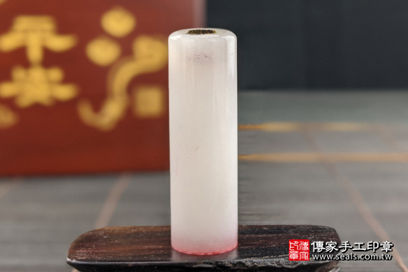 半手工噴砂印章：新疆白玉髮束章實際成品、印章作品分享、新疆白玉印章材質介紹。（臍帶印章、肚臍章、肚臍印章，一圓一方）傳家手工印章高雄店。2020.07.18，照片1