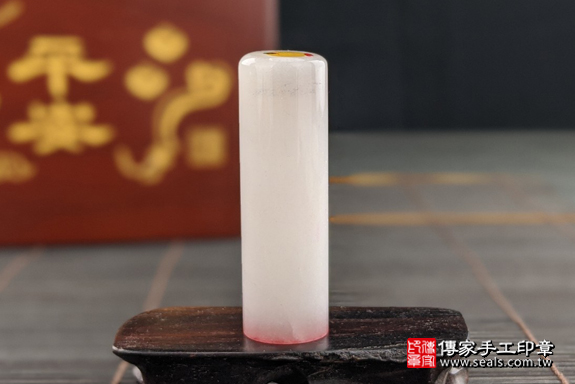 半手工噴砂印章：新疆白玉髮束章實際成品、印章作品分享、新疆白玉印章材質介紹。（臍帶印章、肚臍章、肚臍印章，一圓一方）傳家手工印章高雄店。2020.07.18，照片5