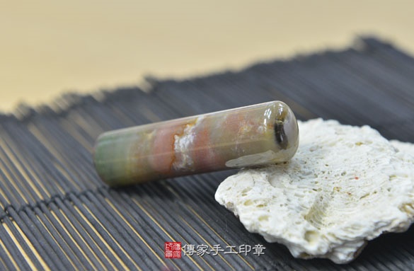 半手工噴砂印章：頂級水草玉臍帶章實際成品、印章作品分享、頂級水草玉印章材質介紹。（臍帶印章、肚臍章、肚臍印章，胎毛印章，一圓一方）傳家手工印章新竹店2020.08.03