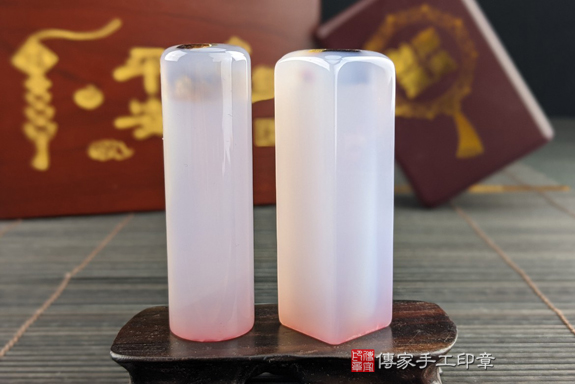 半手工噴砂印章：紫瑪瑙臍髮雙章實際成品、印章作品分享、紫瑪瑙印章材質介紹。（臍帶印章、肚臍章、肚臍印章，一圓一方）傳家手工印章高雄店。2020.08.03照片1