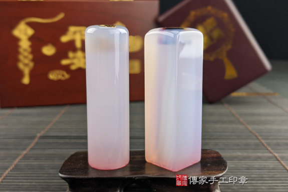 半手工噴砂印章：紫瑪瑙臍髮雙章實際成品、印章作品分享、紫瑪瑙印章材質介紹。（臍帶印章、肚臍章、肚臍印章，一圓一方）傳家手工印章高雄店。2020.08.03照片4