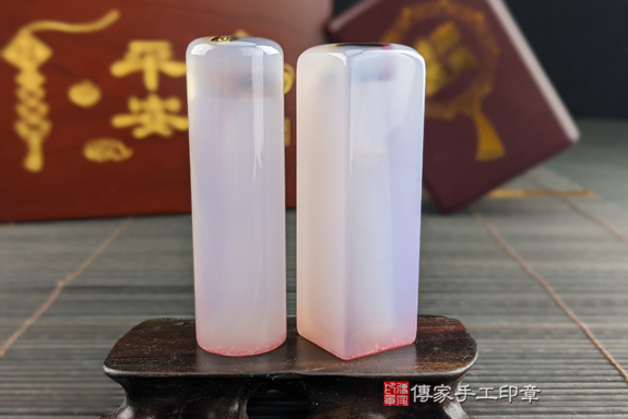 半手工噴砂印章：紫瑪瑙臍髮雙章實際成品、印章作品分享、紫瑪瑙印章材質介紹。（臍帶印章、肚臍章、肚臍印章，一圓一方）傳家手工印章高雄店。2020.08.03照片5