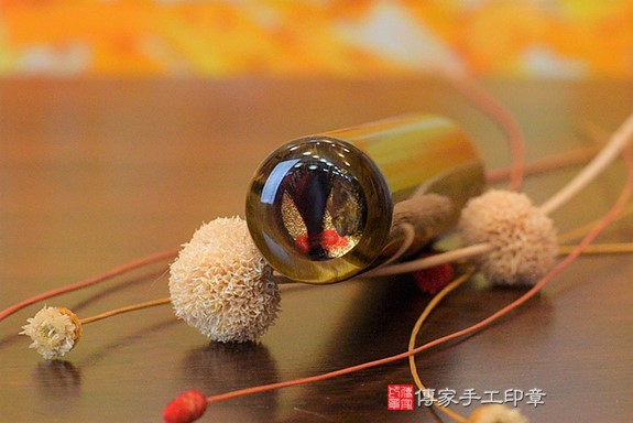 半手工噴砂印章：黃虎眼石臍帶章實際成品、印章作品分享、黃虎眼石印章材質介紹。（臍帶印章、肚臍章、肚臍印章，胎毛印章，一圓一方）傳家手工印章桃園店。2020.08.23 照片4