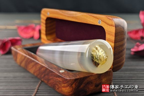 半手工噴砂印章：原色瑪瑙臍帶章實際成品、印章作品分享、原色瑪瑙印章材質介紹。（臍帶印章、肚臍章、肚臍印章，一圓一方）傳家手工印章高雄店。2020.08.27，照片6