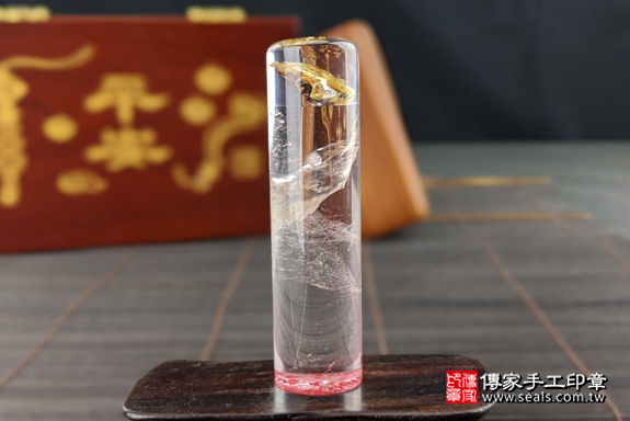 全手工噴砂印章：白水晶臍帶章實際成品、印章作品分享、白水晶印章材質介紹。（臍帶印章、肚臍章、肚臍印章，一圓一方）傳家手工印章高雄店。2020.08.26，照片1