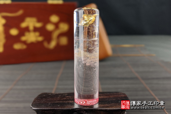 全手工噴砂印章：白水晶臍帶章實際成品、印章作品分享、白水晶印章材質介紹。（臍帶印章、肚臍章、肚臍印章，一圓一方）傳家手工印章高雄店。2020.08.26，照片4