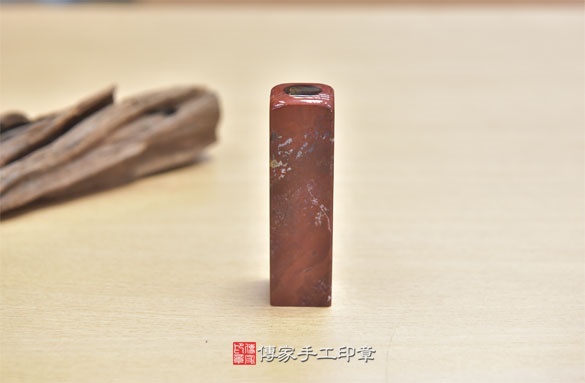 半手工噴砂印章：朱砂紅瑪瑙臍帶章實際成品、印章作品分享、朱砂紅瑪瑙印章材質介紹。（臍帶印章、肚臍章、肚臍印章，胎毛印章，一圓一方）傳家手工印章新竹店2020.09.20