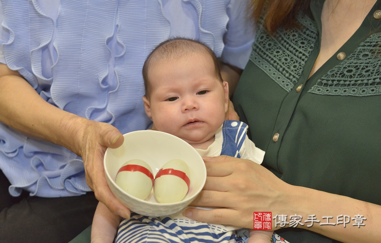 剃胎毛、滿月剃頭、嬰兒剃頭、嬰兒理髮、嬰兒剃髮、嬰兒剃胎毛、嬰兒滿月剃頭、寶寶剃頭、剃胎毛儀式、剃胎毛吉祥話、滿月剃頭儀式、滿月剃頭吉祥話、寶寶剃胎毛、寶寶滿月剃頭理髮、 新北市板橋區剃胎毛、新北市板橋區滿月剃頭、新北市板橋區嬰兒剃頭剃胎毛、新北市板橋區嬰兒理髮、新北市嬰兒剃髮、 李寶寶(新北市板橋區到府嬰兒寶寶滿月剃頭理髮、到府嬰兒剃胎毛儀式吉祥話)。到府剃頭剃胎毛主持、專業拍照、DVD光碟、證書。★購買「臍帶章、肚臍章、胎毛筆刷印章」贈送：剃頭、收涎、抓周，三選一。2020.07.20照片8