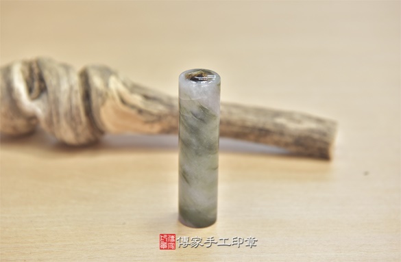 全手工噴砂印章：綠髮彩玉臍帶章實際成品、印章作品分享、綠髮彩玉印章材質介紹。（臍帶印章、肚臍章、肚臍印章，胎毛印章，一圓一方）傳家手工印章新竹店2020.10.13