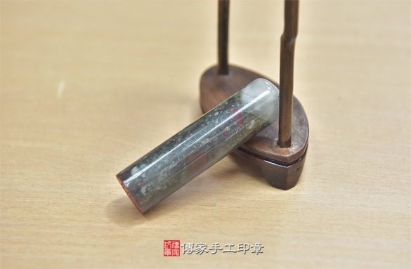 全手工噴砂印章：春帶彩三色水草玉開運印章實際成品、印章作品分享、春帶彩三色水草玉印章材質介紹。（銀行印鑑，一圓一方），傳家印章新竹店。2020.10.14