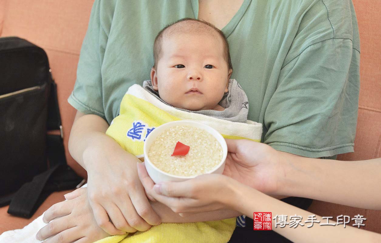 剃胎毛、滿月剃頭、嬰兒剃頭、嬰兒理髮、嬰兒剃髮、嬰兒剃胎毛、嬰兒滿月剃頭、寶寶剃頭、剃胎毛儀式、剃胎毛吉祥話、滿月剃頭儀式、滿月剃頭吉祥話、寶寶剃胎毛、寶寶滿月剃頭理髮、 苗栗縣頭份剃胎毛、苗栗縣頭份滿月剃頭、苗栗縣頭份嬰兒剃頭剃胎毛、苗栗縣頭份嬰兒理髮、苗栗縣嬰兒剃髮、 劉寶寶(苗栗縣頭份嬰兒寶寶滿月剃頭理髮、免費嬰兒剃胎毛儀式吉祥話)。中國風會場，爸媽寶貝免費穿「日中韓」古裝禮服。專業拍照、DVD光碟、證書。★購買「臍帶章、肚臍章、胎毛筆刷印章」贈送：剃頭、收涎、抓周，三選一。2020.06.17照片7