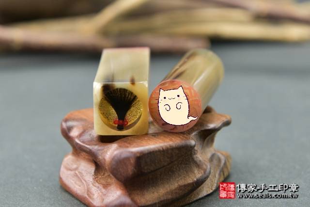 電腦刻印印章：赤牛角臍髮雙章實際成品、印章作品分享、赤牛角印章材質介紹。（臍帶印章、肚臍章、肚臍印章，胎毛印章，一圓一方）傳家手工印章高雄店。2020.09.04。照片8