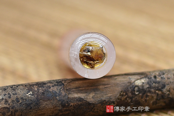 半手工噴砂印章：粉晶臍帶章實際成品、印章作品分享、粉晶印章材質介紹。（臍帶印章、肚臍章、肚臍印章，胎毛印章，一圓一方）傳家手工印章桃園店。2020.11.04