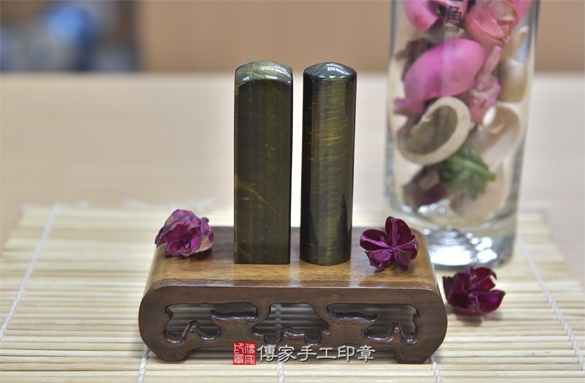 全手工噴砂印章：黃藍虎眼石開運印章實際成品、印章作品分享、黃藍虎眼石印章材質介紹。（銀行印鑑，一圓一方），傳家印章新竹店。2020.11.19